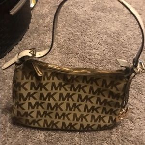 Michael Kor’s medium size purse w/ shoulder strap